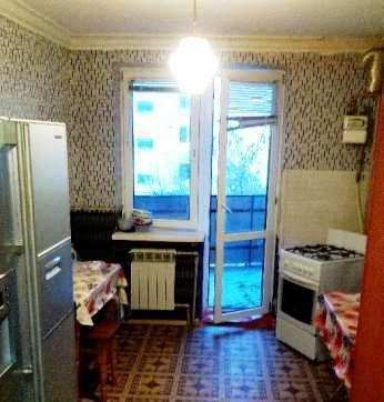 Купить 2 комнатную квартиру 54 кв м по ул Симферопольское шоссе в Феодосии.