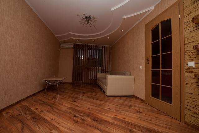Купить 2 комнатную квартиру 44 кв м по ул Чкалова в Феодосии.