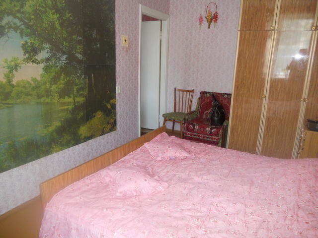Купить 4 комнатную квартиру 87 кв м по б-р Старшинова в Феодосии.