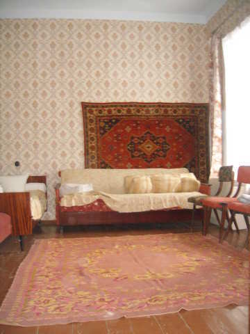 Купить 2 комнатную квартиру 57 кв м по ул Обуховой в Феодосии.
