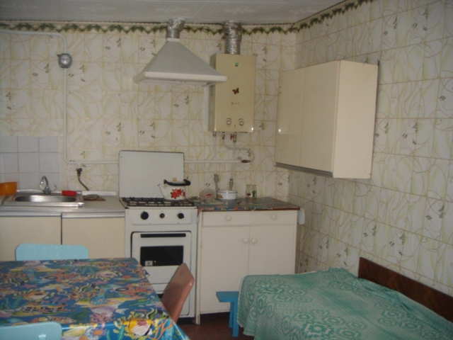 Купить 2 комнатную квартиру 57 кв м по ул Обуховой в Феодосии.
