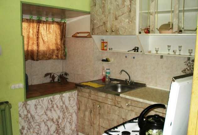 Купить 2 комнатную квартиру 32 кв м по ул Чехова в Феодосии.