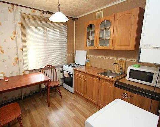 Купить 2 комнатную квартиру 52 кв м по ул Анюнаса в Феодосии.
