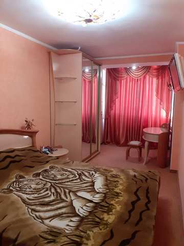 Купить 2 комнатную квартиру 55 кв м по ул Челнокова в Феодосии.