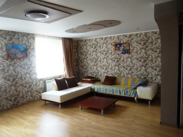 Купить 2 комнатную квартиру 110 кв м по ул Ленина в Феодосии.