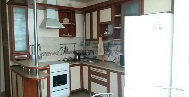Купить 2 комнатную квартиру 74 кв м по ул Коробкова в Феодосии.