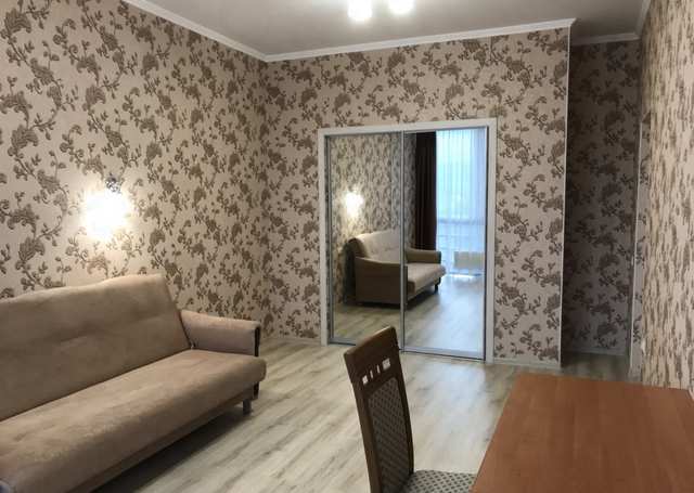 Купить 4 комнатную квартиру 135 кв м по ул Боевая в Феодосии.