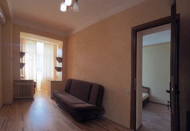 Купить 4 комнатную квартиру 89 кв м по ул Советская в Феодосии.