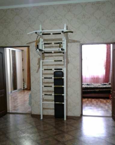 Купить 3 комнатную квартиру 59,7 кв м по ул Челнокова в Феодосии.