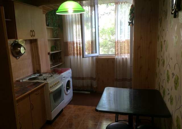 Купить 2 комнатную квартиру 56 кв м по ул Алуштинская в с Рыбачье города Алушты.