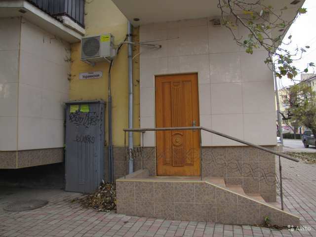 Купить 2 комнатную квартиру 53 кв м по ул Украинская в Феодосии.