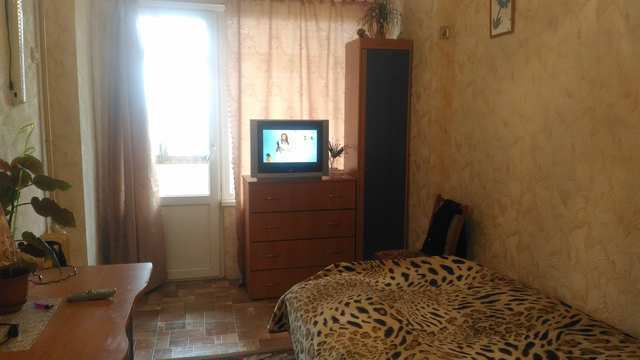 Купить 2 комнатную квартиру 43,8 кв м по ул Нахимова в пгт Орджоникидзе города Феодосии.