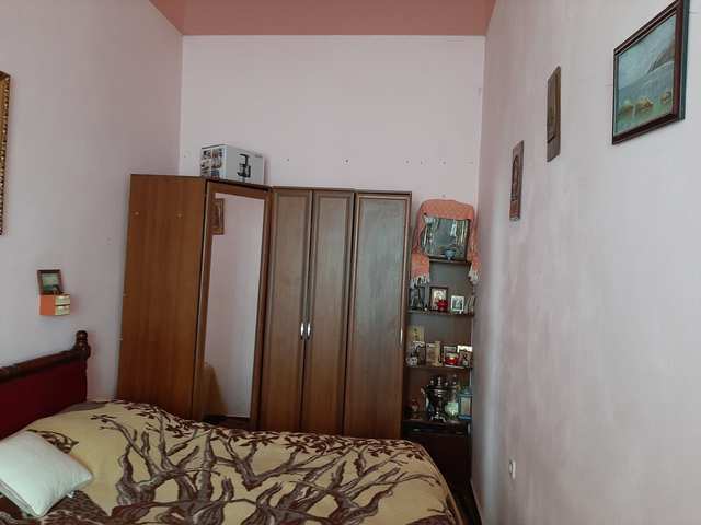 Купить 2 комнатную квартиру 40.5 кв м по ул Циолковского в Феодосии.