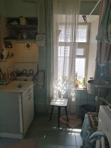 Купить 2 комнатную квартиру 42 кв м по ул Коробкова в Феодосии.